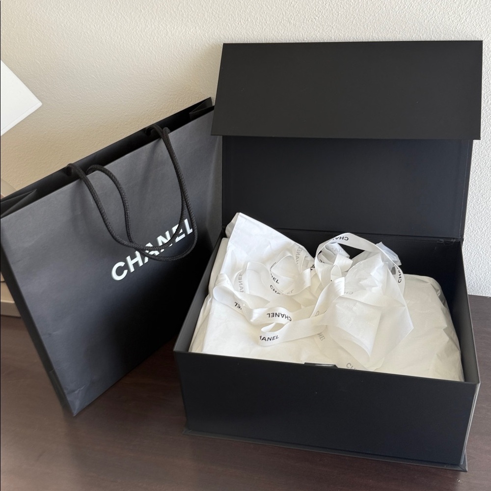 Chanel Black Shopping Bag and Box Set magnetic - Picture 4 of 6